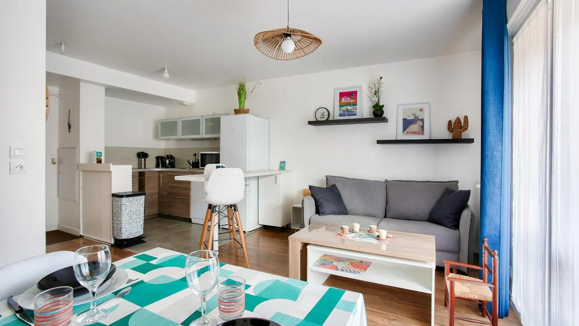 Appartement Pour 2 - Terrasse - 800M De La Plage Динар Франция