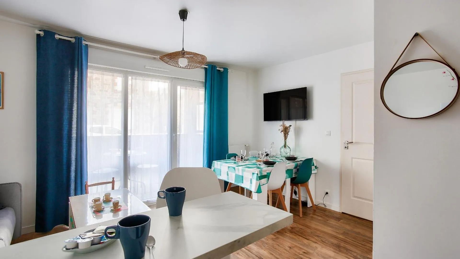 Appartement Pour 2 - Terrasse - 800M De La Plage Динар Франция