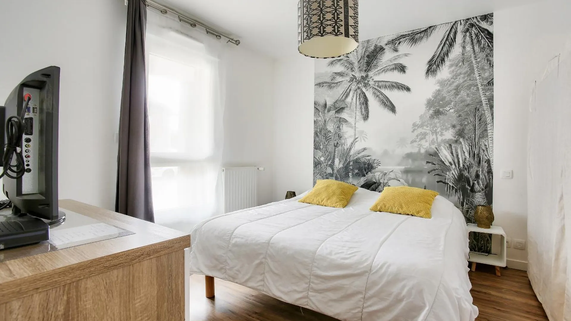 Appartement Pour 2 - Terrasse - 800M De La Plage Динар